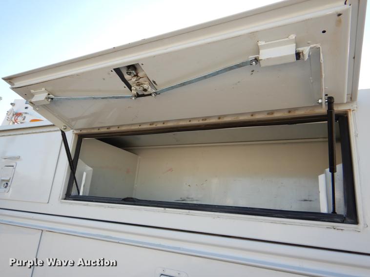 image for item DD8934 2008 Ford F550 Super Duty XL bucket truck