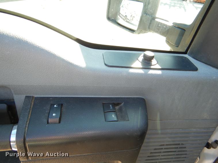 image for item DD8959 2012 Ford F550 Super Duty truck cab and chassis
