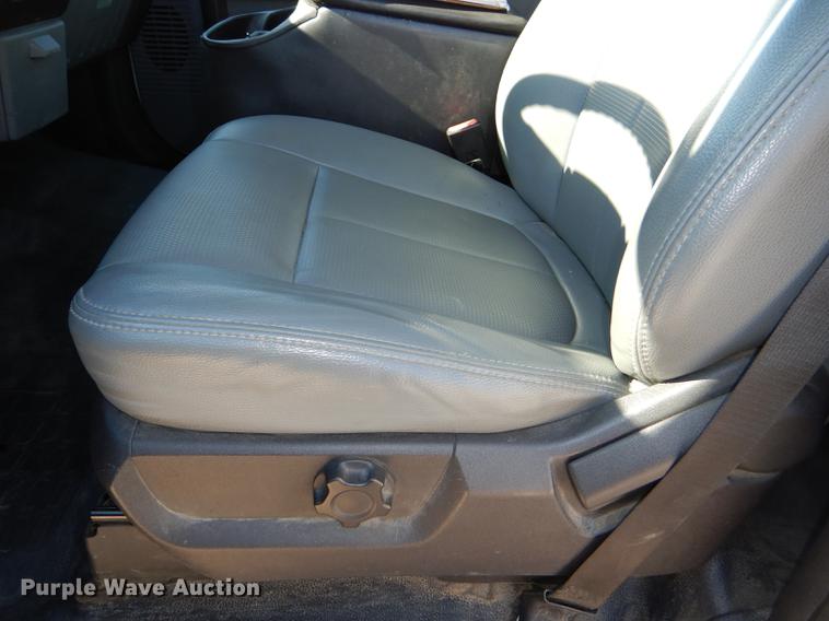 image for item DD8959 2012 Ford F550 Super Duty truck cab and chassis