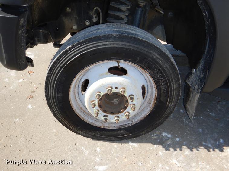 image for item DD8959 2012 Ford F550 Super Duty truck cab and chassis