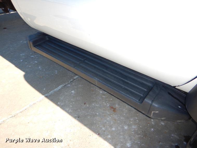 image for item DD8959 2012 Ford F550 Super Duty truck cab and chassis