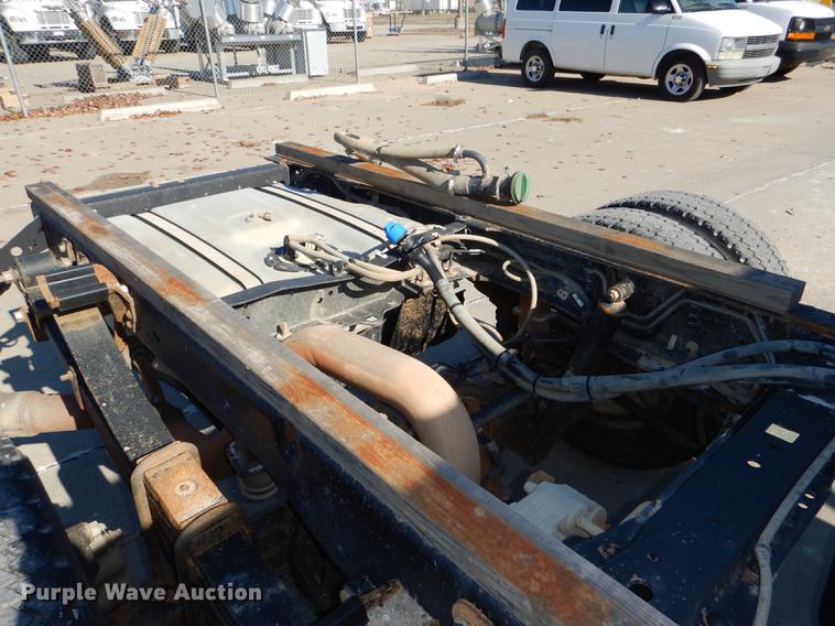 image for item DD8959 2012 Ford F550 Super Duty truck cab and chassis