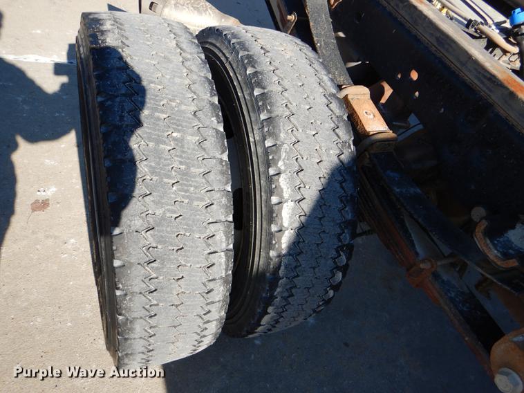 image for item DD8959 2012 Ford F550 Super Duty truck cab and chassis