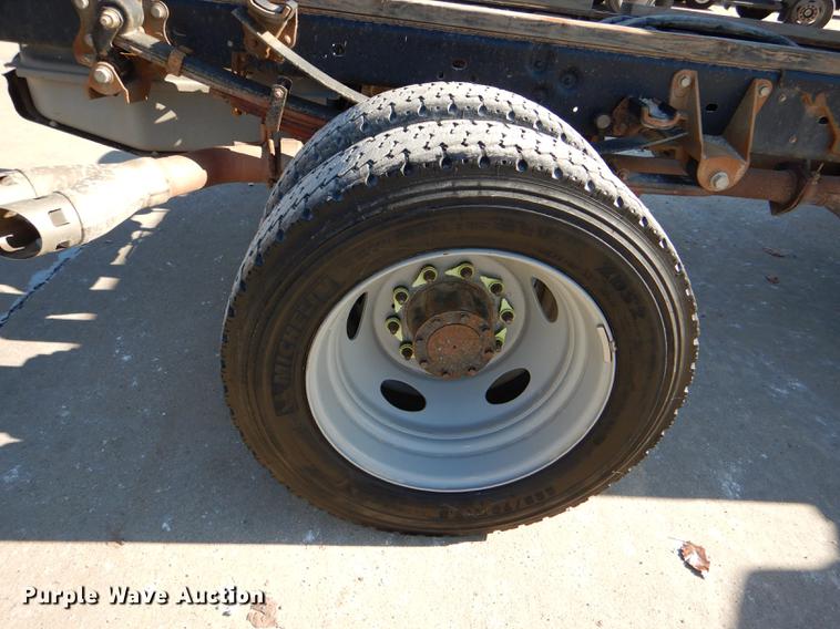 image for item DD8959 2012 Ford F550 Super Duty truck cab and chassis