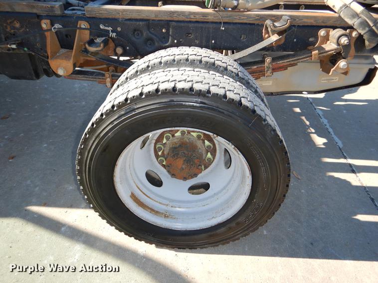 image for item DD8959 2012 Ford F550 Super Duty truck cab and chassis