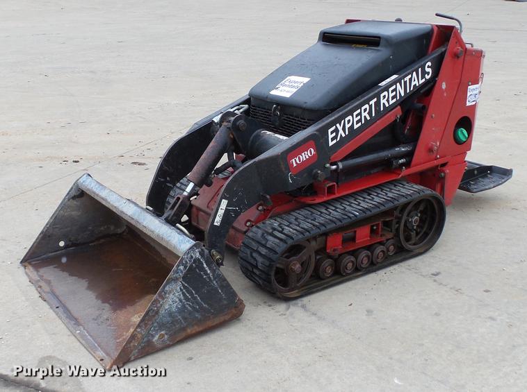 image for item DE4940 2013 Toro TX525 compact utility loader
