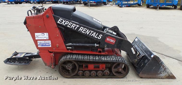 image for item DE4940 2013 Toro TX525 compact utility loader