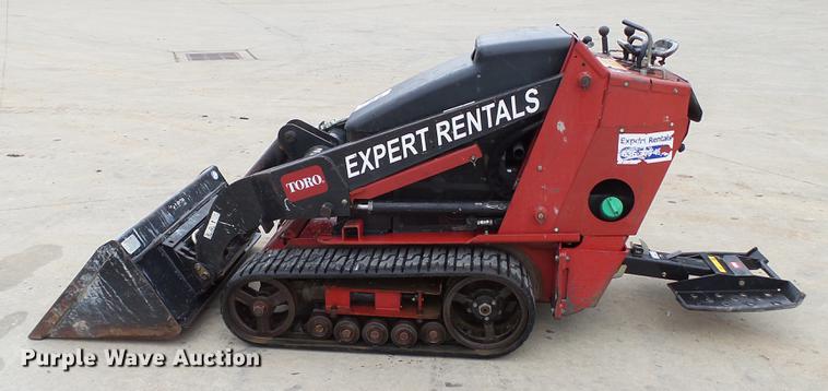 image for item DE4940 2013 Toro TX525 compact utility loader