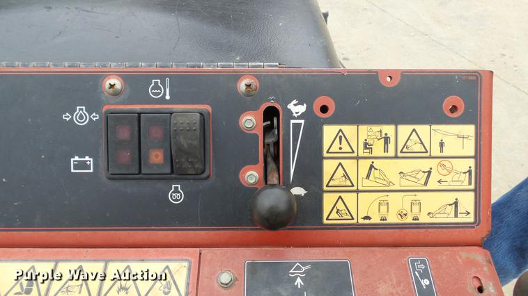 image for item DE4940 2013 Toro TX525 compact utility loader
