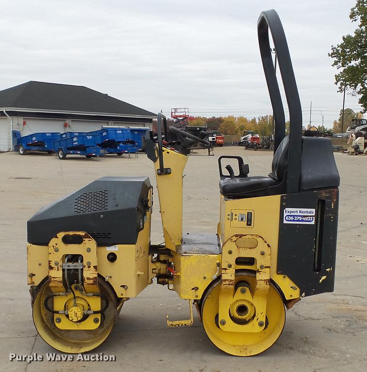 image for item DE4943 2006 Bomag BW900-2 double drum vibratory roller
