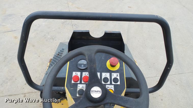 image for item DE4943 2006 Bomag BW900-2 double drum vibratory roller