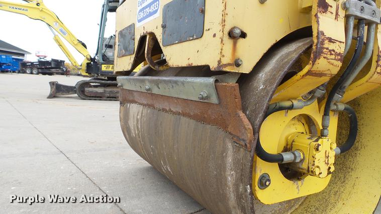 image for item DE4943 2006 Bomag BW900-2 double drum vibratory roller