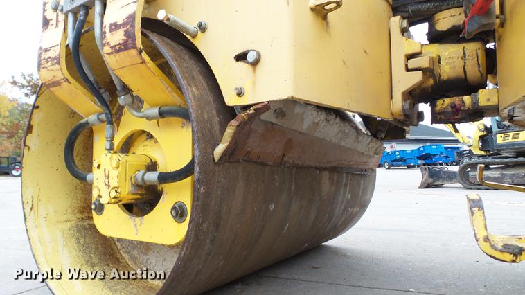 image for item DE4943 2006 Bomag BW900-2 double drum vibratory roller