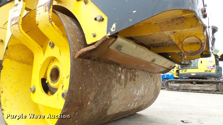 image for item DE4943 2006 Bomag BW900-2 double drum vibratory roller