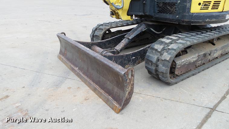 image for item DE4944 2011 Yanmar VI035-5B mini excavator