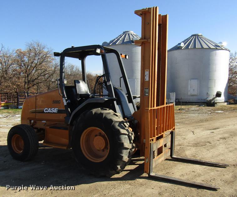 image for item DE5927 2010 Case 588G forklift