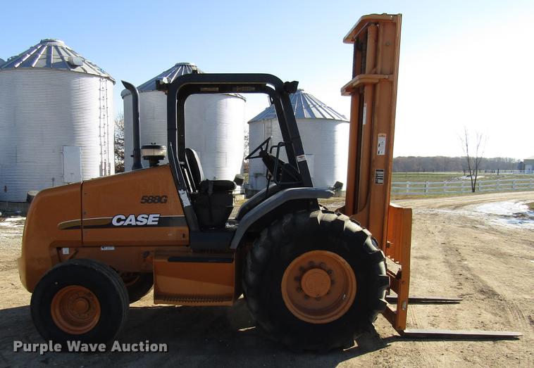 image for item DE5927 2010 Case 588G forklift