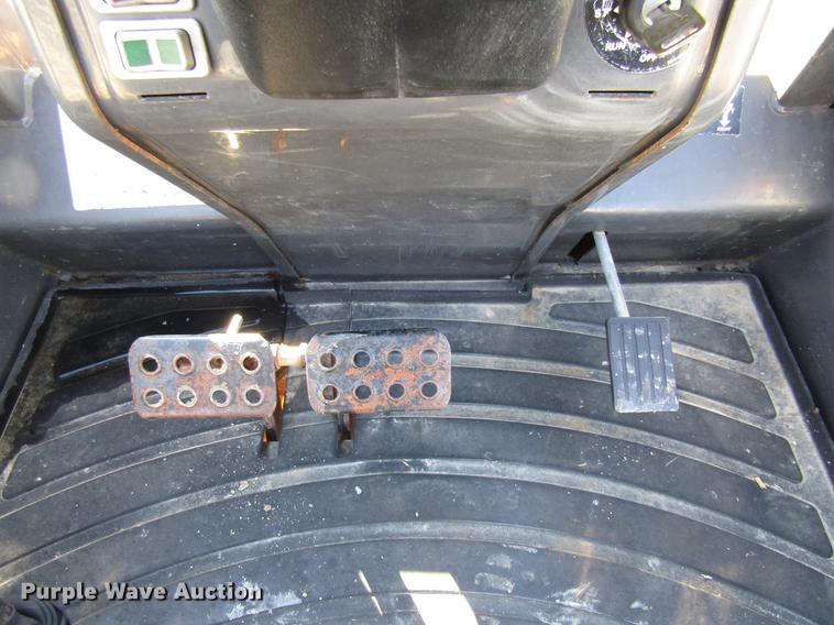 image for item DE5927 2010 Case 588G forklift