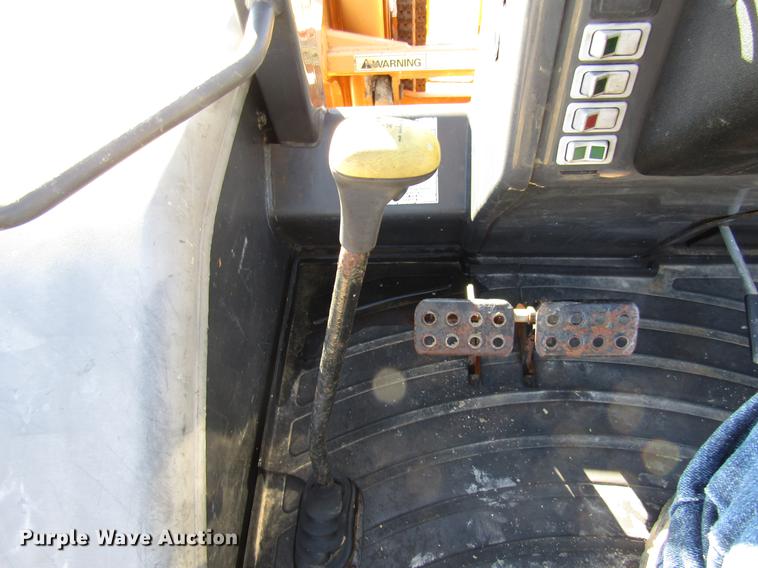 image for item DE5927 2010 Case 588G forklift