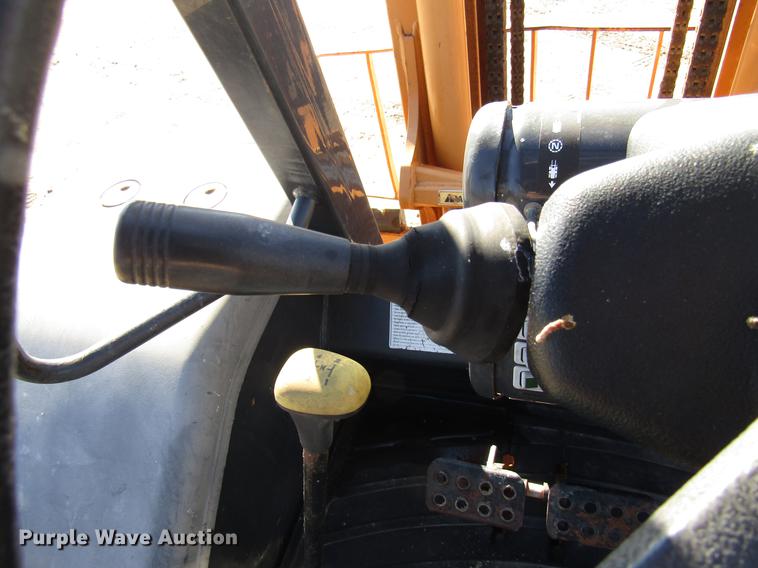 image for item DE5927 2010 Case 588G forklift