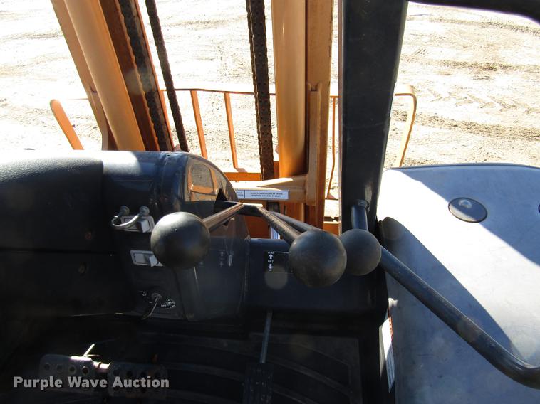 image for item DE5927 2010 Case 588G forklift