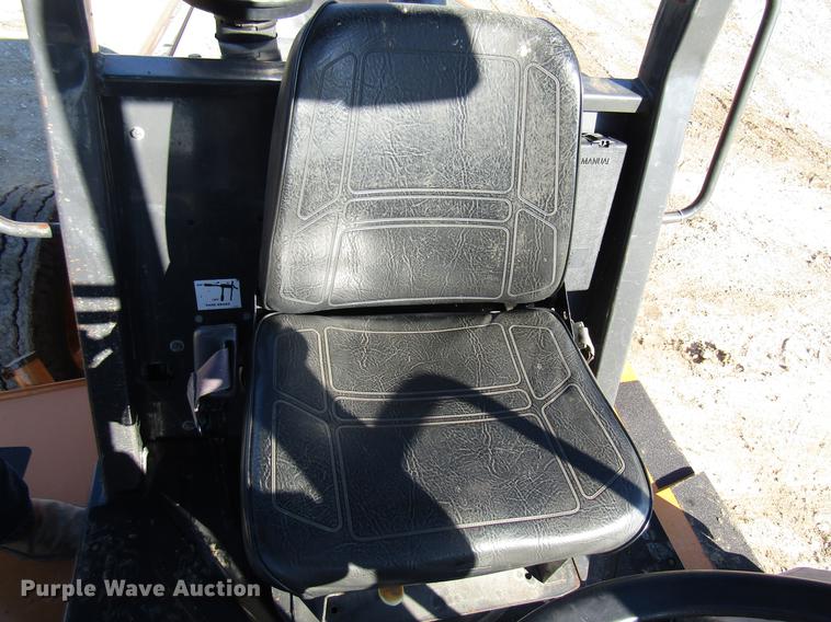 image for item DE5927 2010 Case 588G forklift