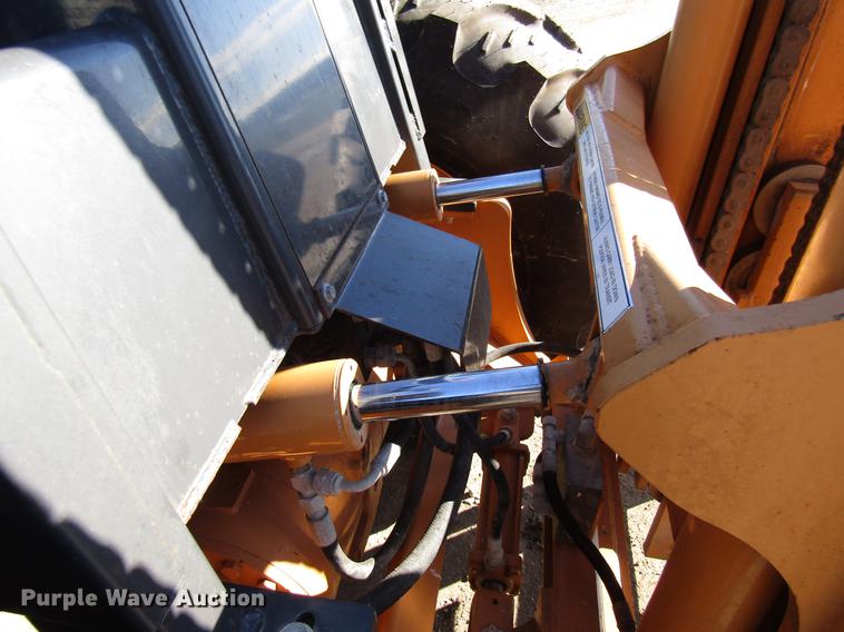 image for item DE5927 2010 Case 588G forklift