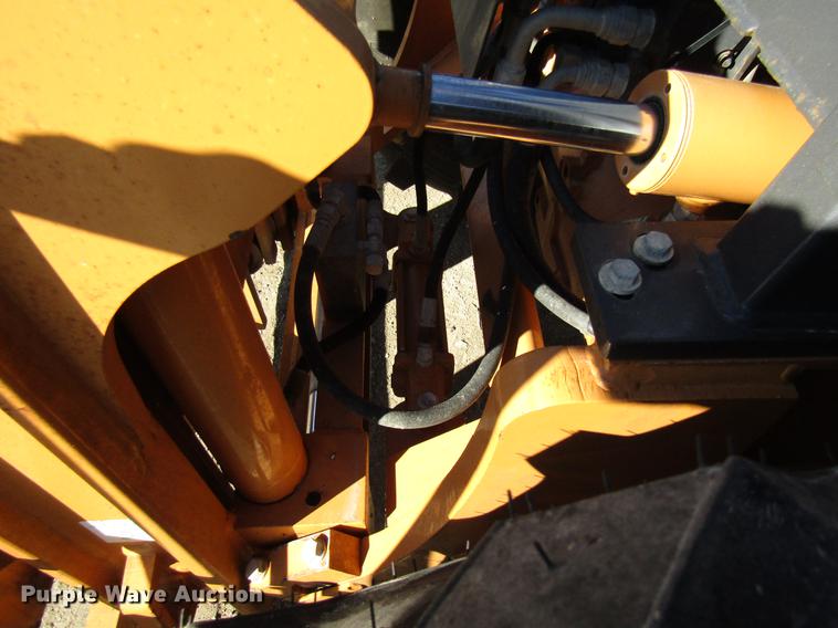 image for item DE5927 2010 Case 588G forklift