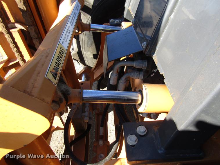 image for item DE5927 2010 Case 588G forklift