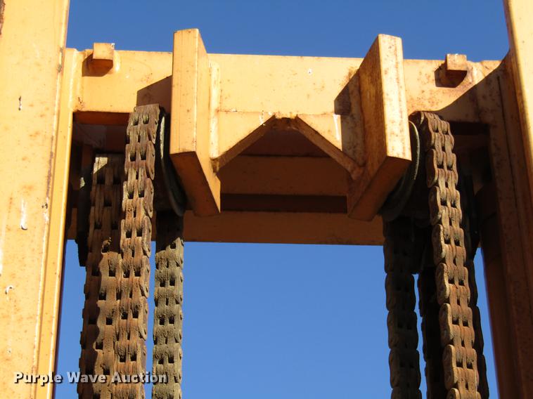 image for item DE5927 2010 Case 588G forklift