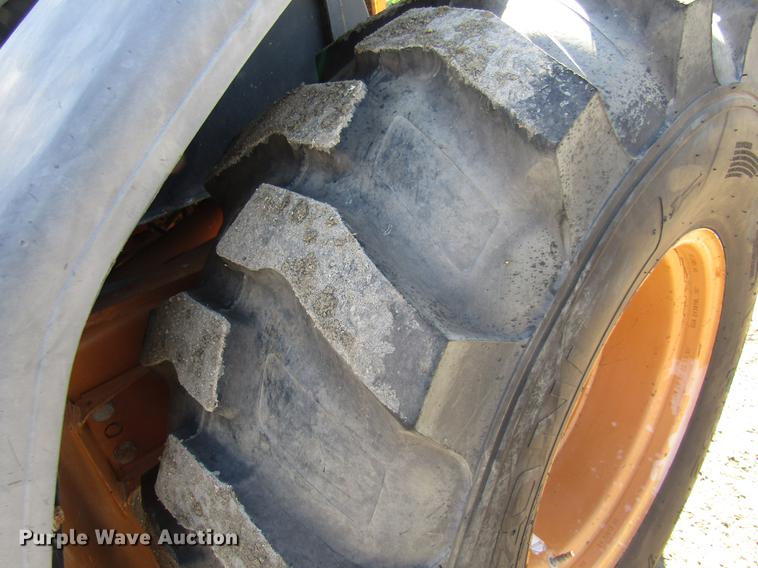 image for item DE5927 2010 Case 588G forklift