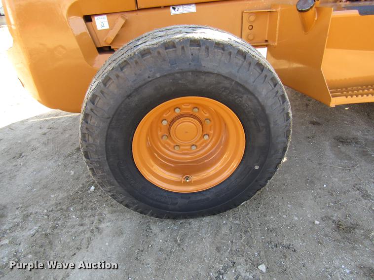 image for item DE5927 2010 Case 588G forklift