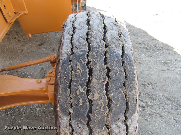 image for item DE5927 2010 Case 588G forklift