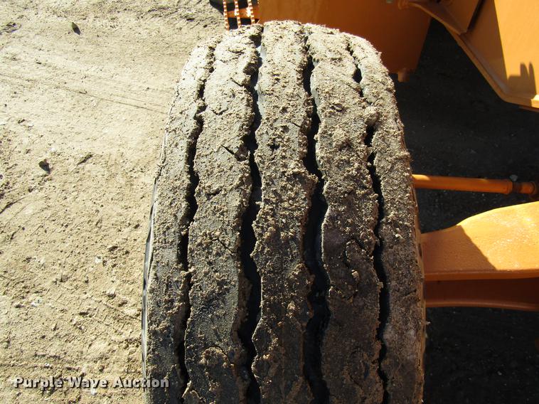 image for item DE5927 2010 Case 588G forklift