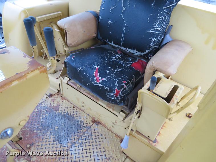 image for item DE6535 1974 Caterpillar D8H dozer