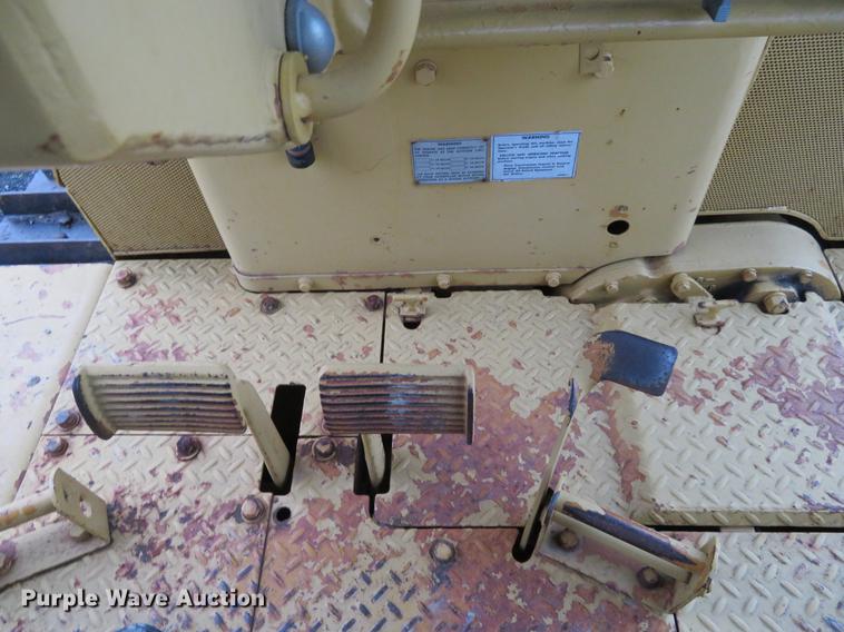 image for item DE6535 1974 Caterpillar D8H dozer