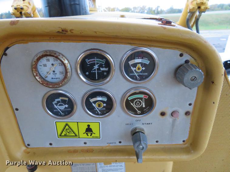 image for item DE6535 1974 Caterpillar D8H dozer