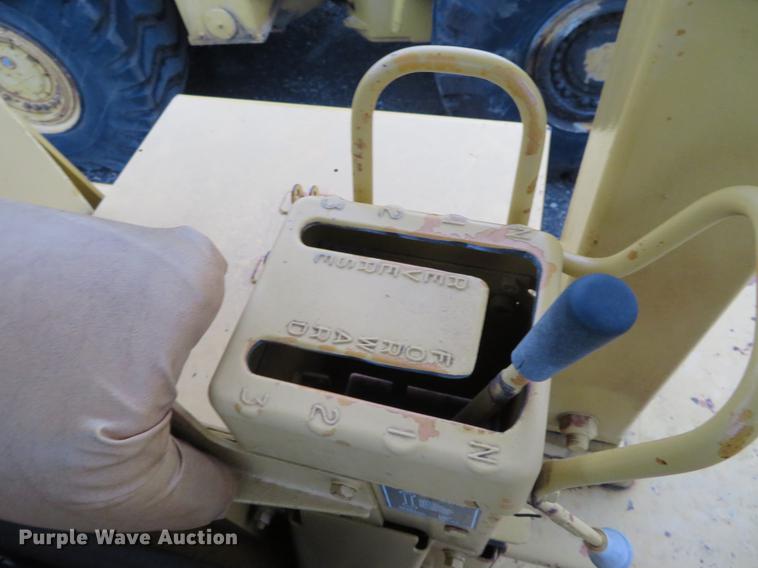 image for item DE6535 1974 Caterpillar D8H dozer