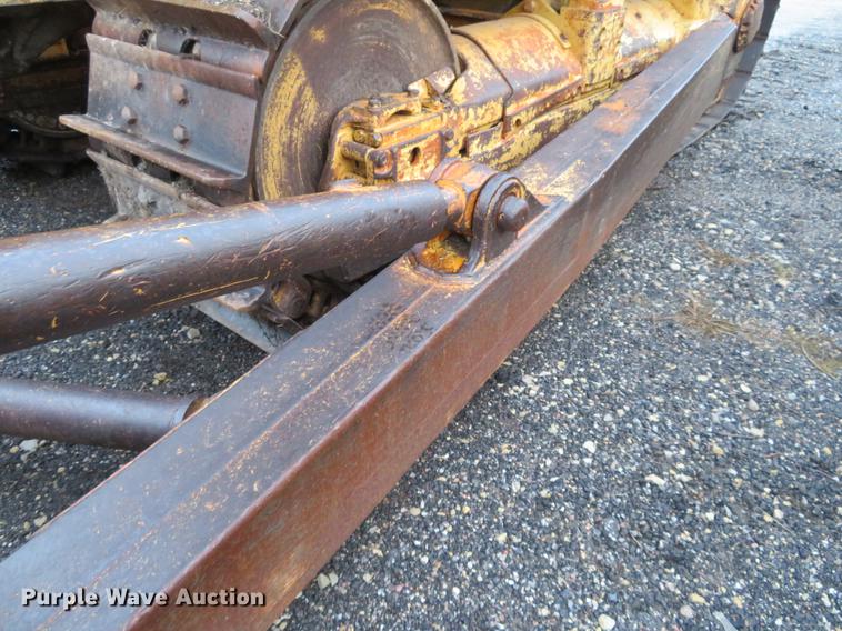 image for item DE6535 1974 Caterpillar D8H dozer