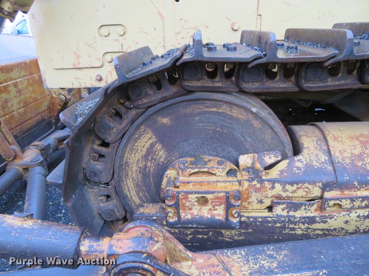 image for item DE6535 1974 Caterpillar D8H dozer