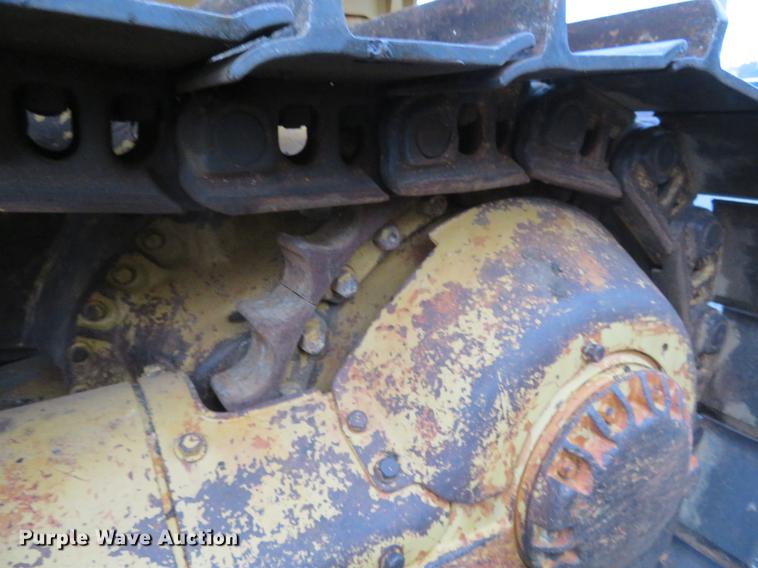 image for item DE6535 1974 Caterpillar D8H dozer