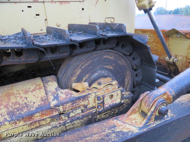 image for item DE6535 1974 Caterpillar D8H dozer