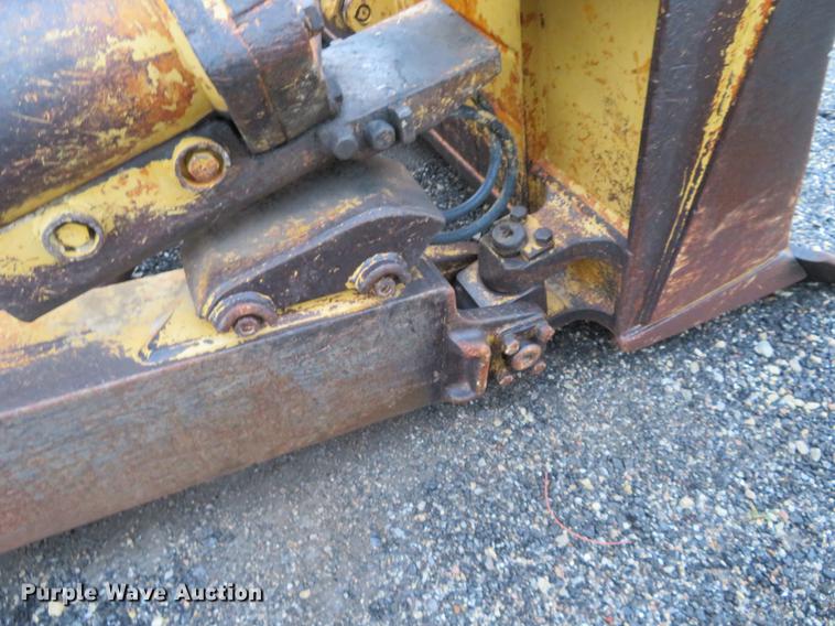image for item DE6535 1974 Caterpillar D8H dozer