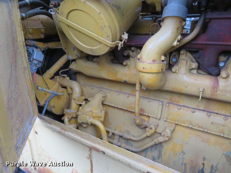 image for item DE6535 1974 Caterpillar D8H dozer