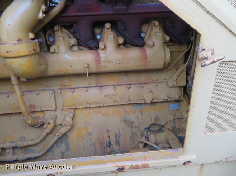 image for item DE6535 1974 Caterpillar D8H dozer