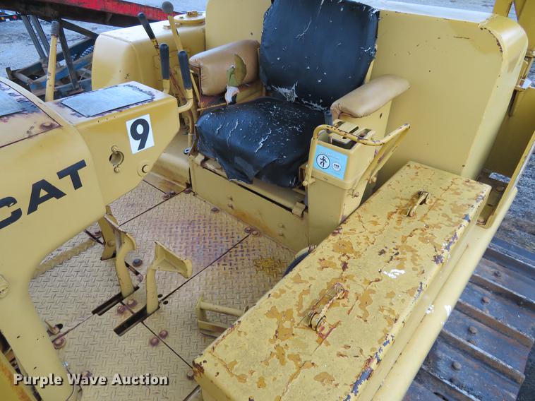 image for item DE6537 1969 Caterpillar D8H dozer