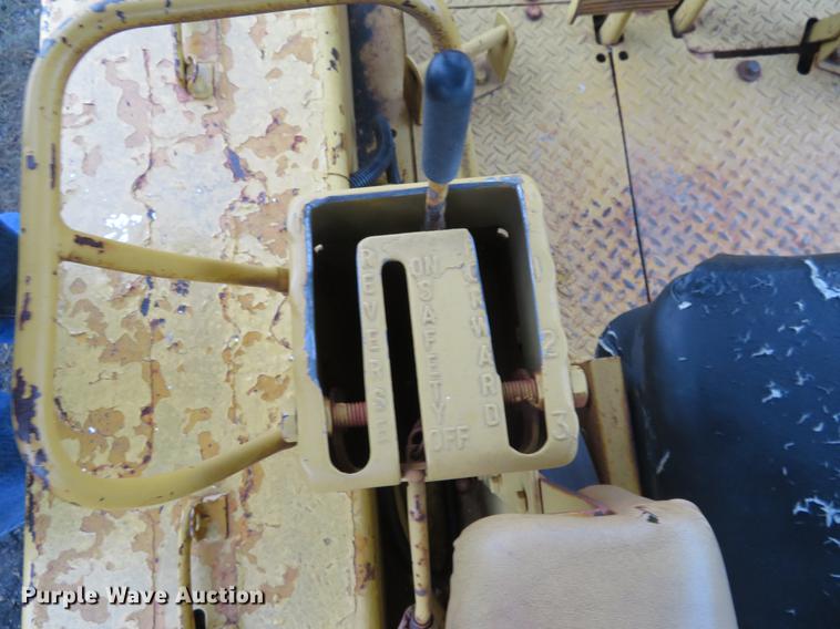 image for item DE6537 1969 Caterpillar D8H dozer