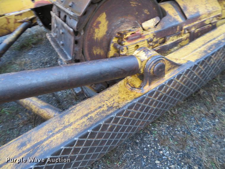 image for item DE6537 1969 Caterpillar D8H dozer