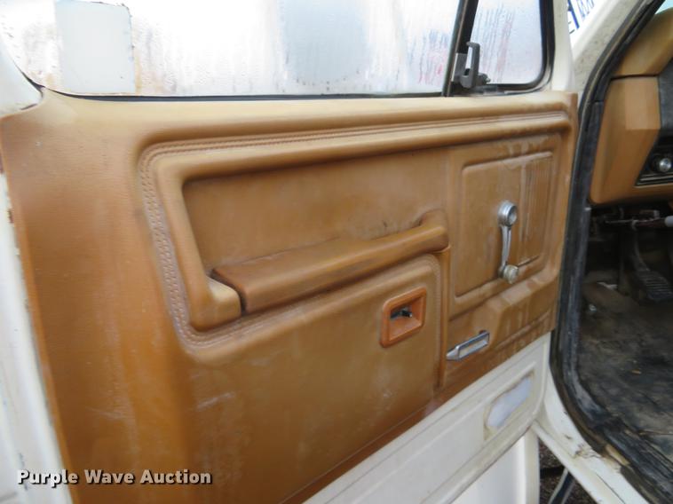 image for item DE6538 1980 Ford dump truck