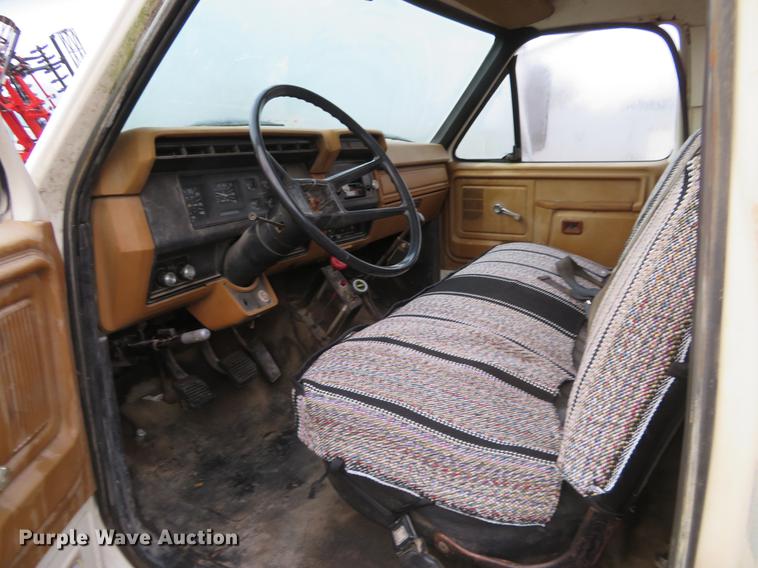 image for item DE6538 1980 Ford dump truck